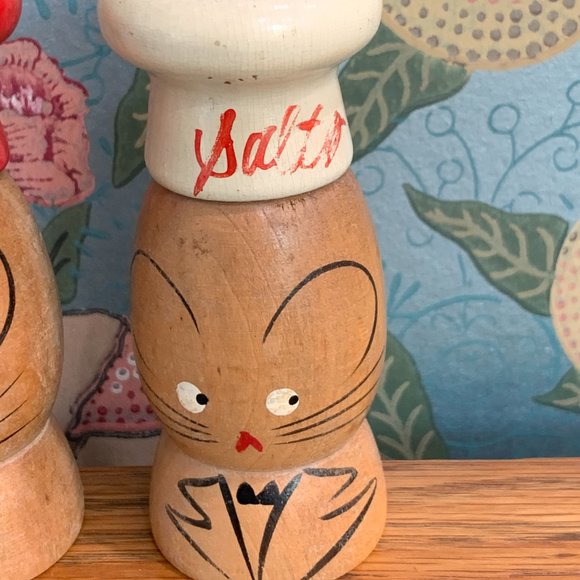 1960s Wooden Salt and Pepper Shakers - Picture 5 of 15